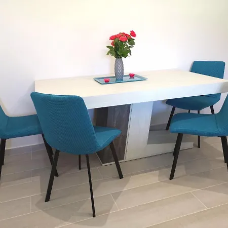 Mama Fox Apartament Alepou